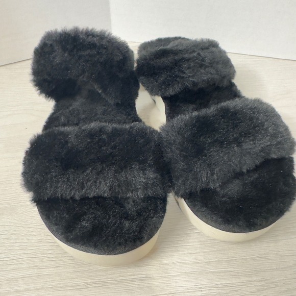 Koolaburra by UGG Furry Black Slides Women's Size 8‎ Plush Slip On Sandals - Picture 2 of 9